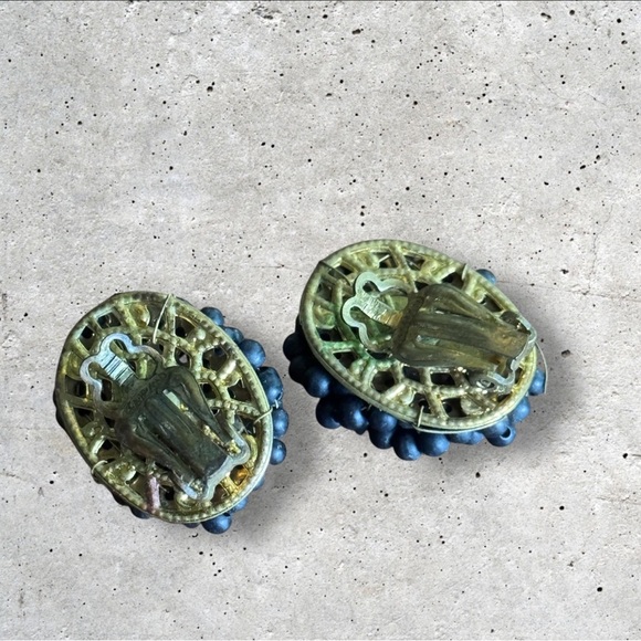 Seven 7 pairs vintage clip on estate earrings in blacks and grays marked Japan - Picture 14 of 15